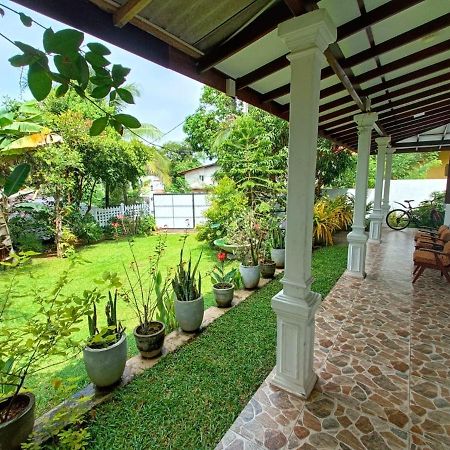 Dreams Villa Hikkaduwa Buitenkant foto