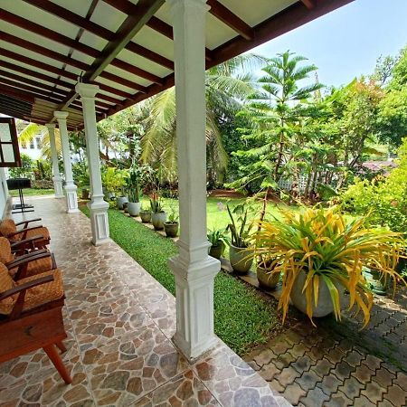 Dreams Villa Hikkaduwa Buitenkant foto