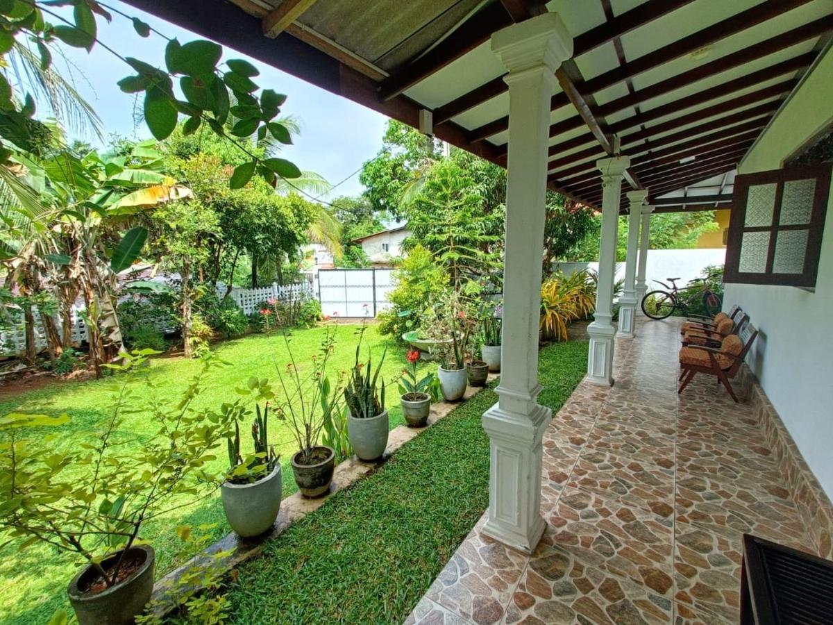 Dreams Villa Hikkaduwa Buitenkant foto
