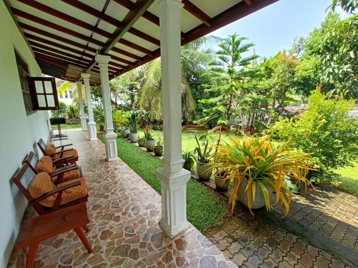 Dreams Villa Hikkaduwa Buitenkant foto