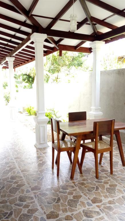 Dreams Villa Hikkaduwa Buitenkant foto