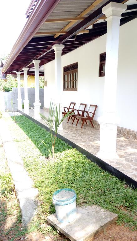 Dreams Villa Hikkaduwa Buitenkant foto