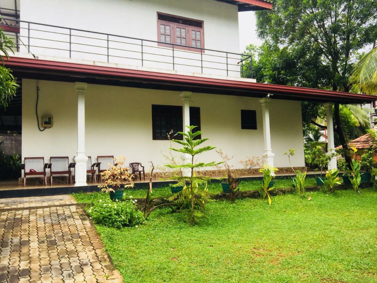 Dreams Villa Hikkaduwa Buitenkant foto