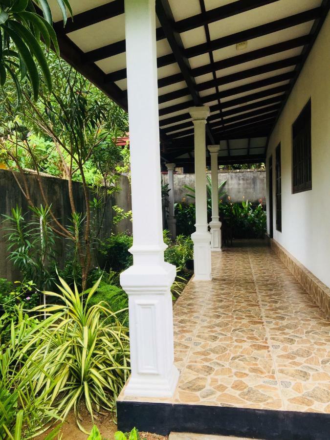 Dreams Villa Hikkaduwa Buitenkant foto