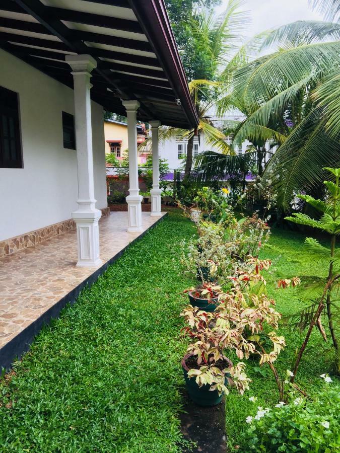 Dreams Villa Hikkaduwa Buitenkant foto