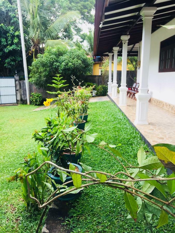 Dreams Villa Hikkaduwa Buitenkant foto